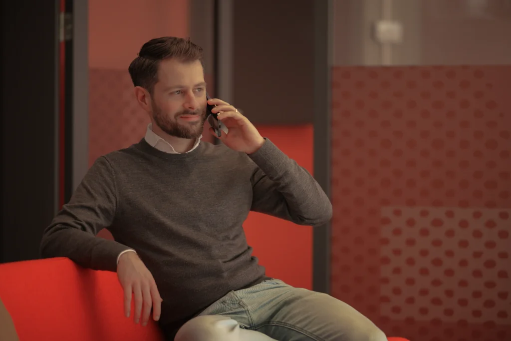 Jasper aan de telefoon