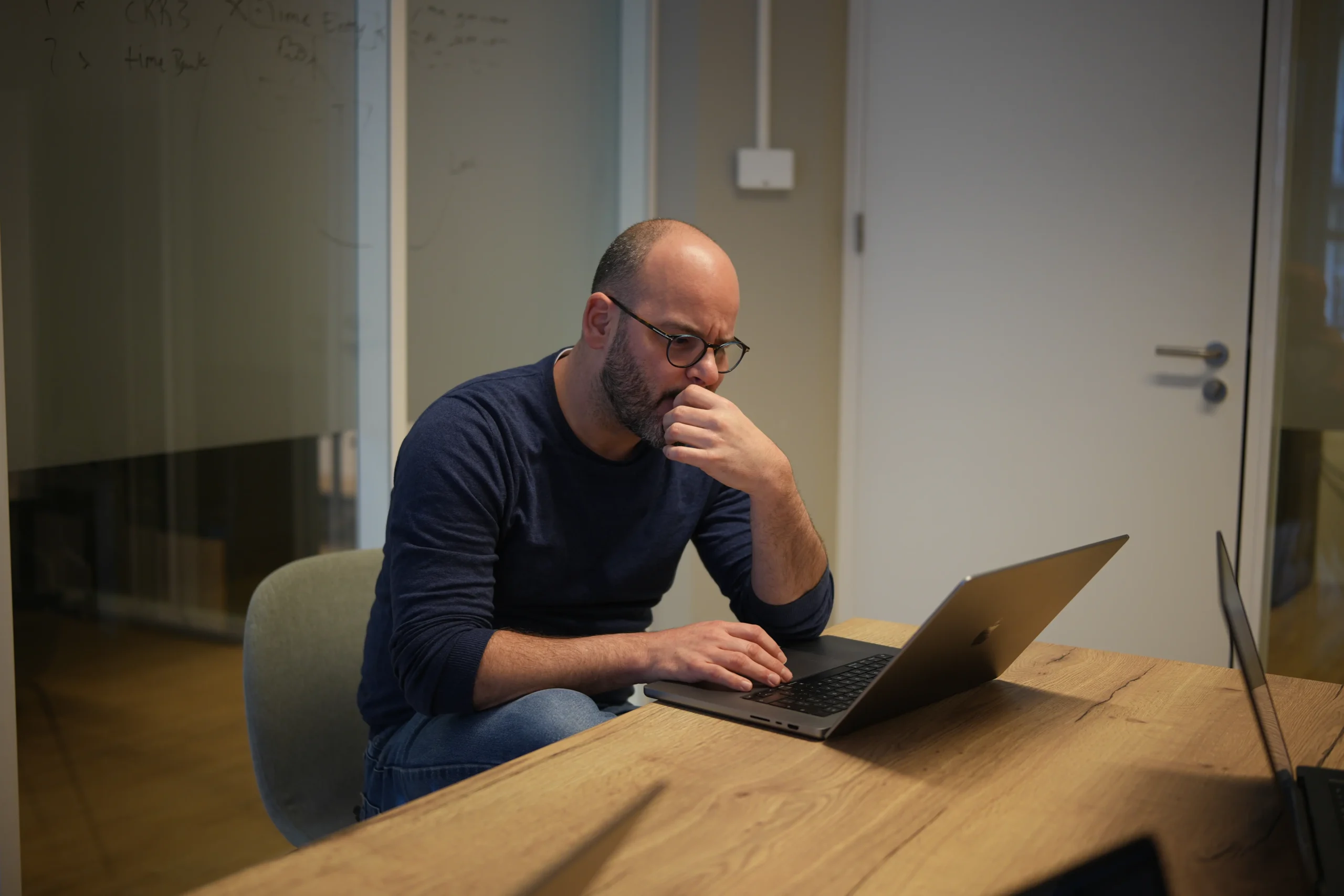 Serge aan het werk